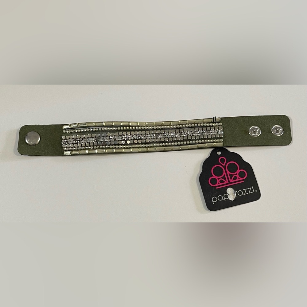 NWT Paparazzi Green and Silver faux Leather Bracelet - Picture 2 of 4